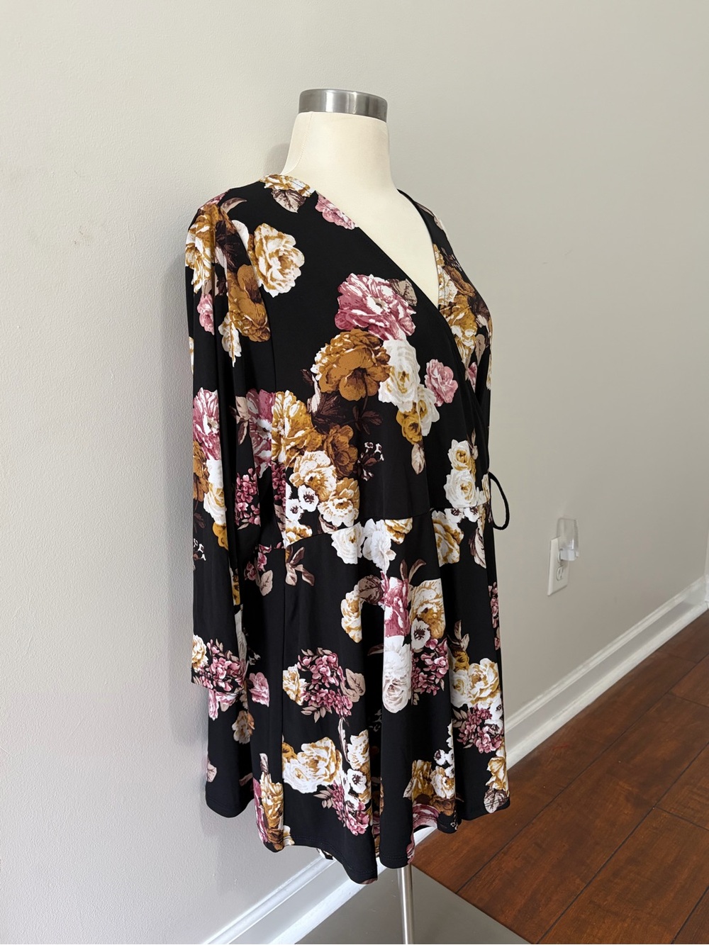 Torrid Black Floral Wrap Peplum Top 3/4 Sleeve 3X Floral Cottagecore - Picture 3 of 12